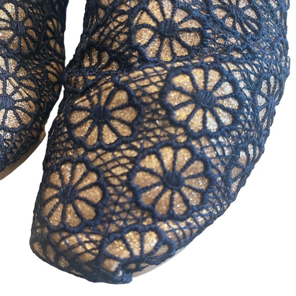 Toms Classic Crochet Gold Navy Glitter Canvas Shoes 7.5 EUC Slip On Ballet Flats - Picture 6 of 7